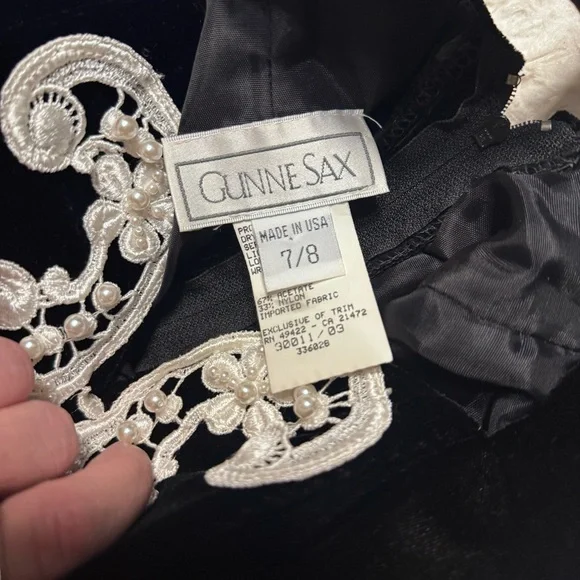 Vintage Gunne Sax Black Velvet Halter Dress Lace Beaded Appliqué Size 7/8 - Picture 4 of 7